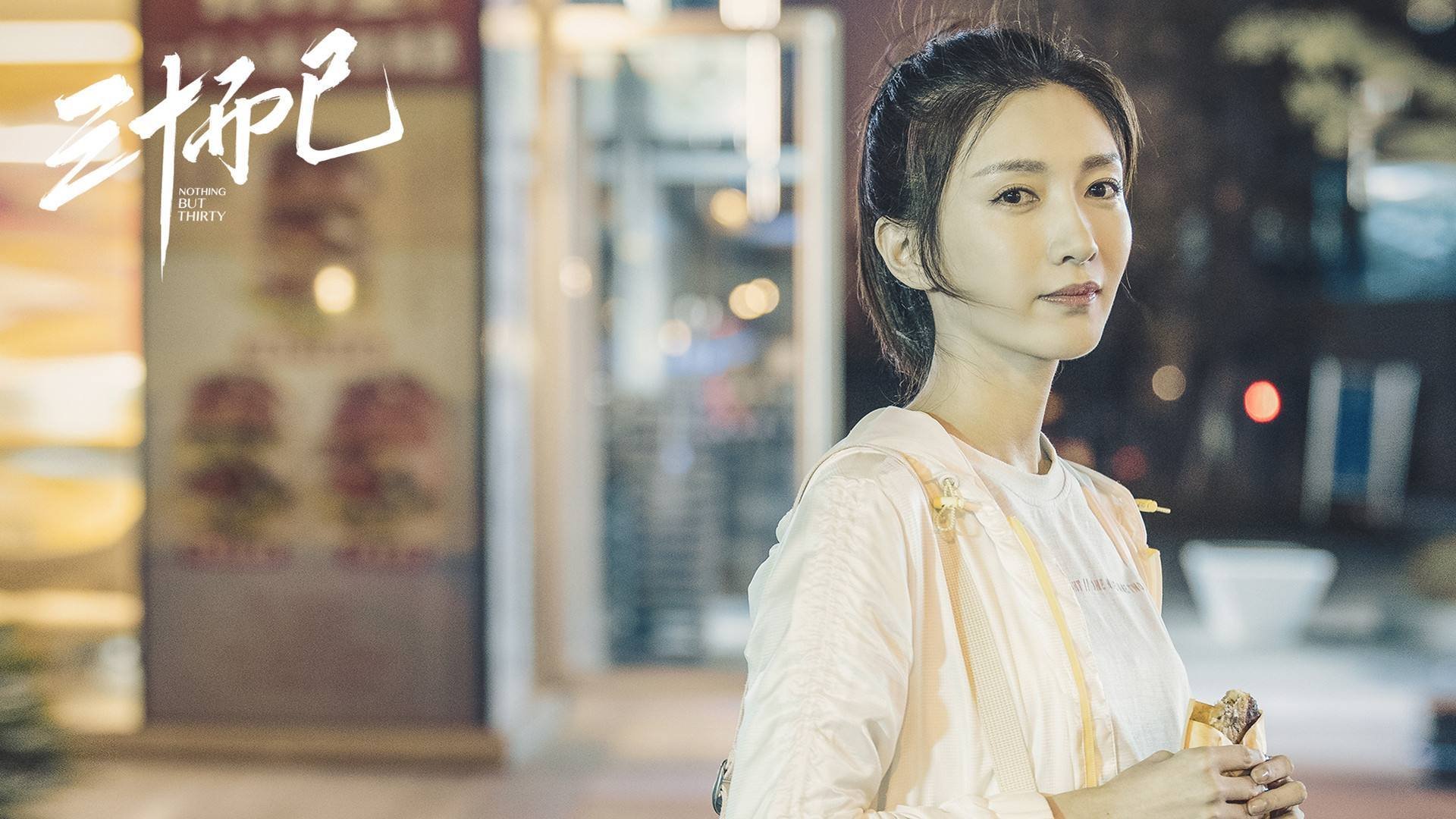 《电竞赛事现场:激烈对抗引爆全场》,电竞比赛场景